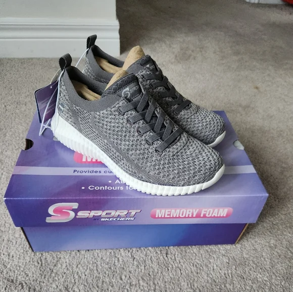 Sneakers - Picture 1 of 8